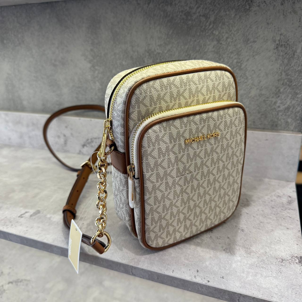 Túi Đeo Chéo Michael Kors MK Jet Set Travel Medium Logo Crossbody Bag Màu Kem