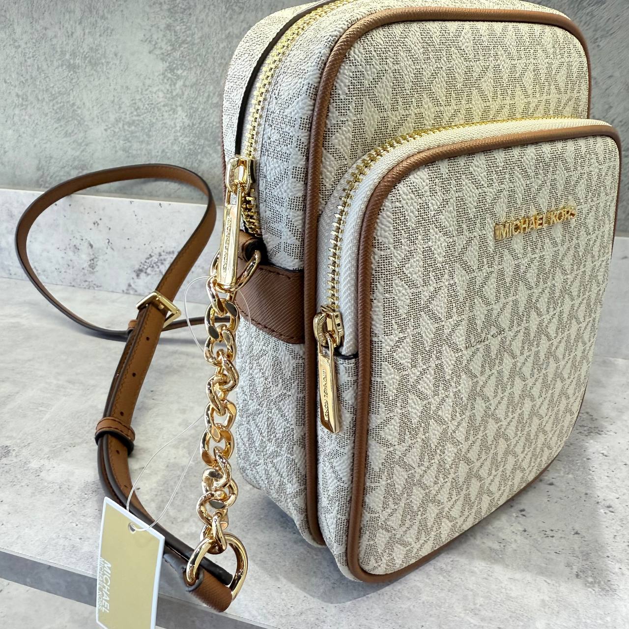 Túi Đeo Chéo Michael Kors MK Jet Set Travel Medium Logo Crossbody Bag Màu Kem