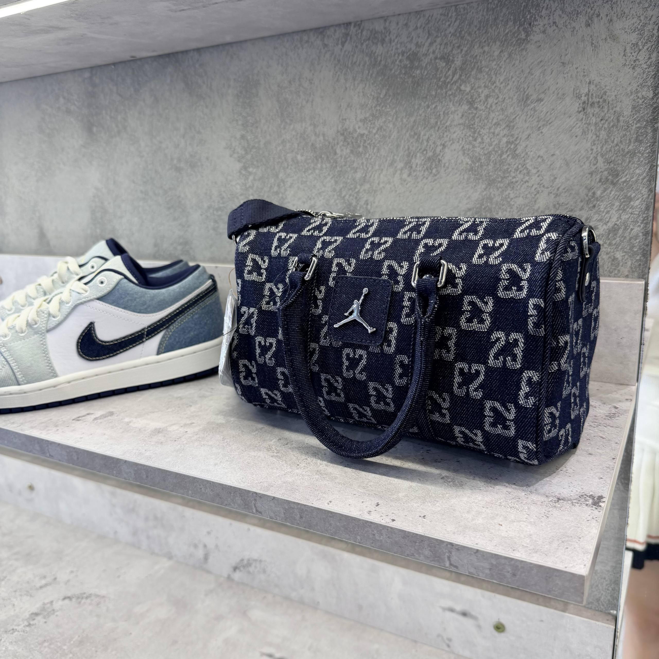 𝐉𝐨𝐫𝐝𝐚𝐧 𝐌𝐢𝐧𝐢 𝐁𝐚𝐠 𝐌𝐨𝐧𝐨𝐠𝐫𝐚𝐦