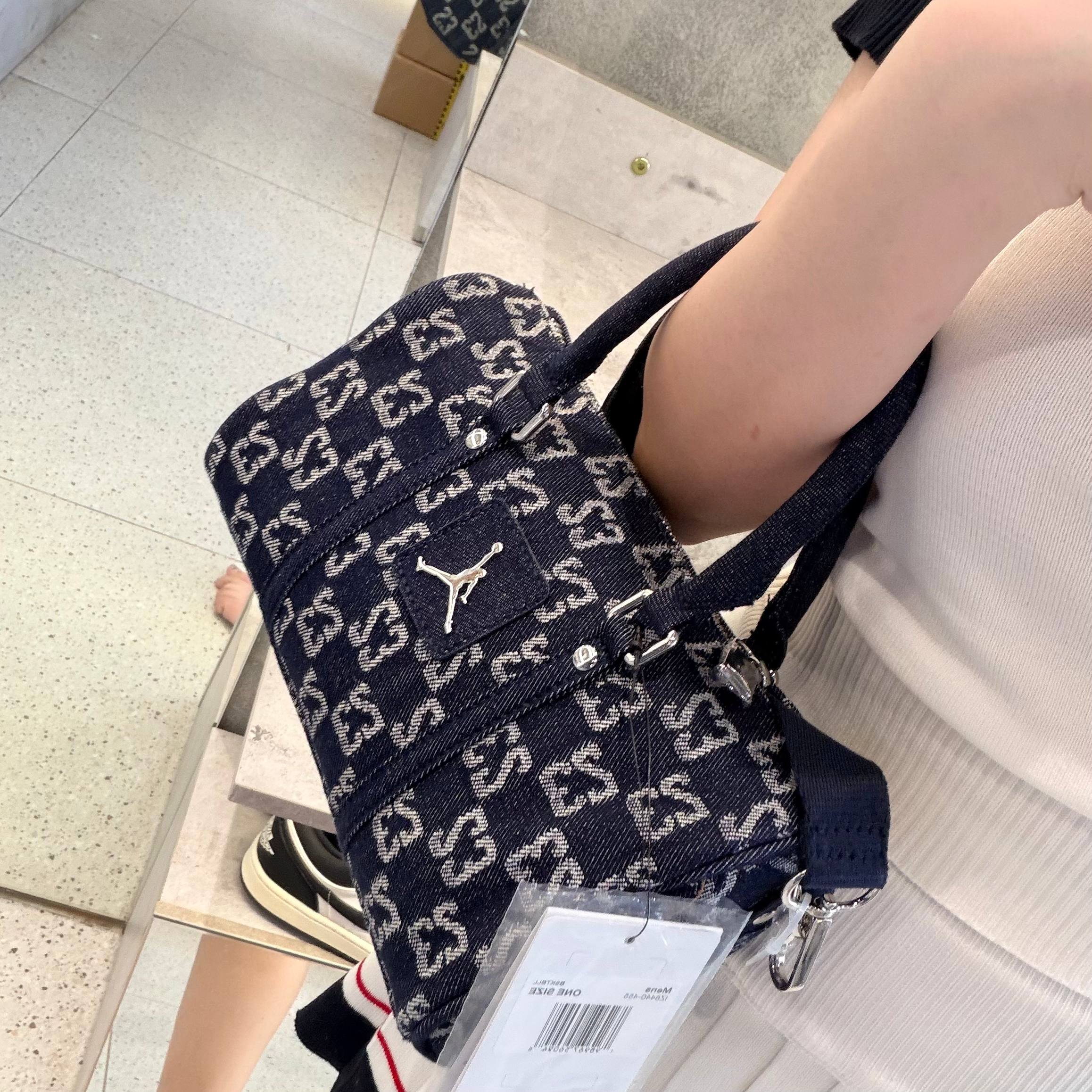 𝐉𝐨𝐫𝐝𝐚𝐧 𝐌𝐢𝐧𝐢 𝐁𝐚𝐠 𝐌𝐨𝐧𝐨𝐠𝐫𝐚𝐦