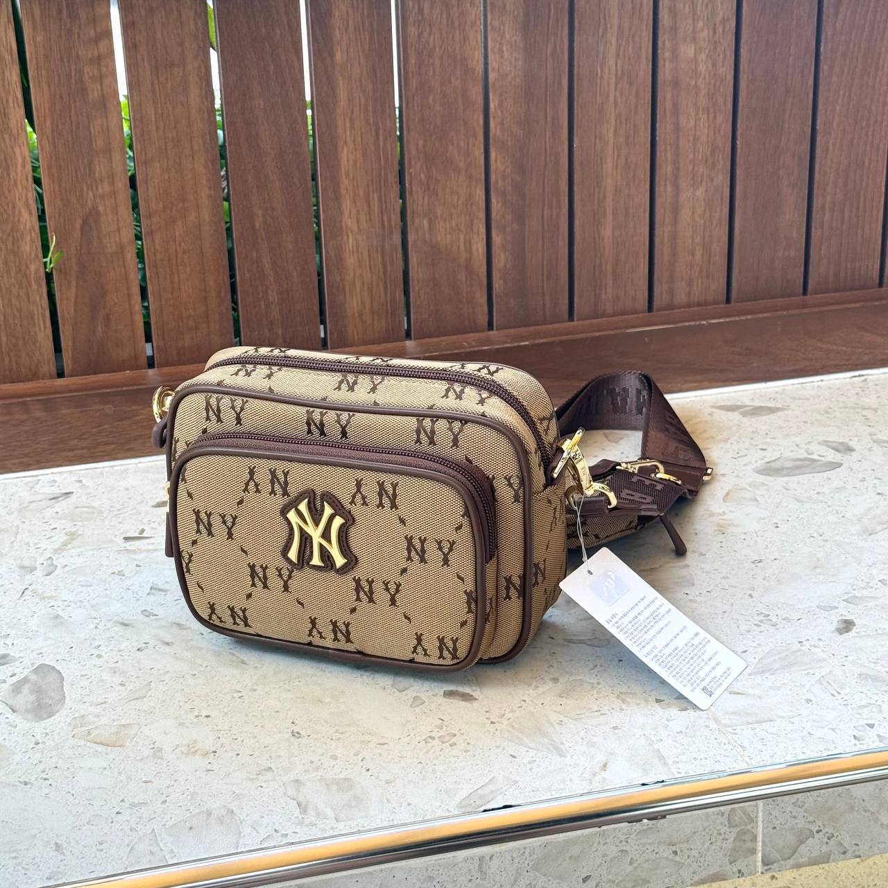 Túi MLB Monogram JQD New York Yankees ''Brown'' [7ACRMDA4 50BGS]