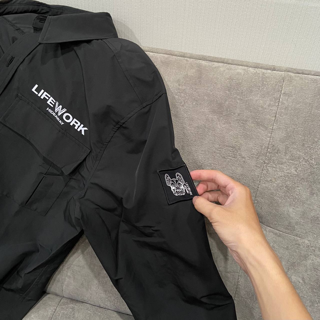 Áo Sơ Mi LifeWork Logo Two-Pocket Shirt Black LW245SR305
