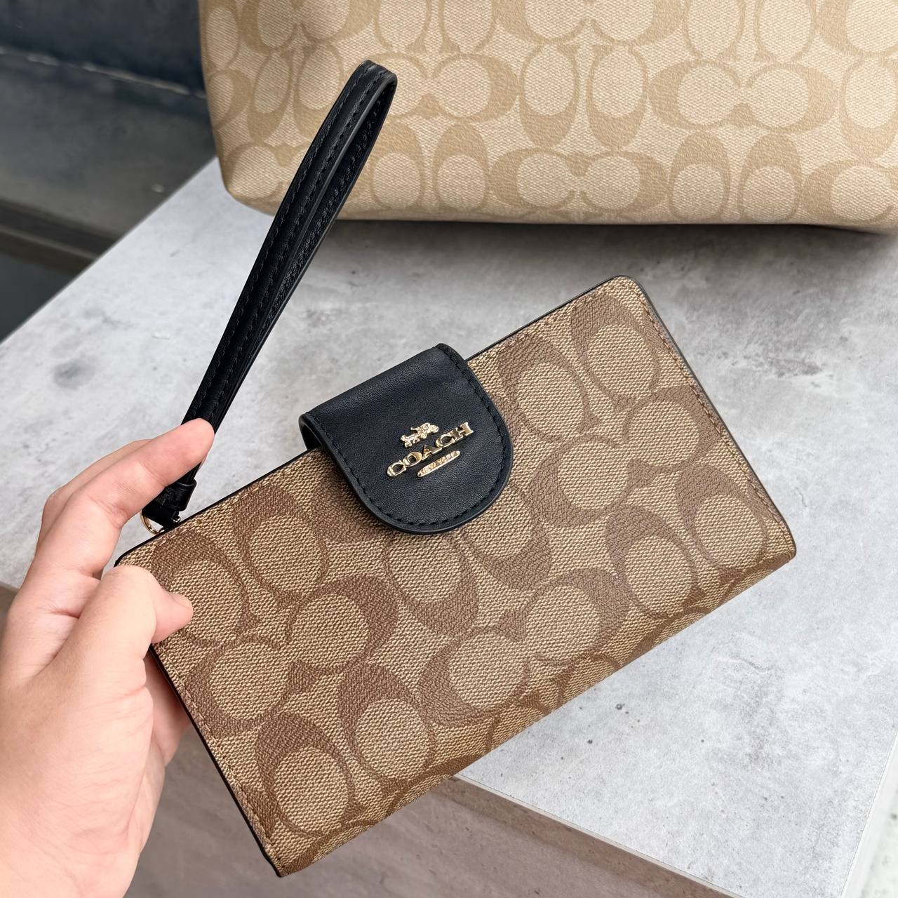 Ví Nữ Coach Phone Wallet In Colorblock Signature Canvas CW780 Màu Nâu