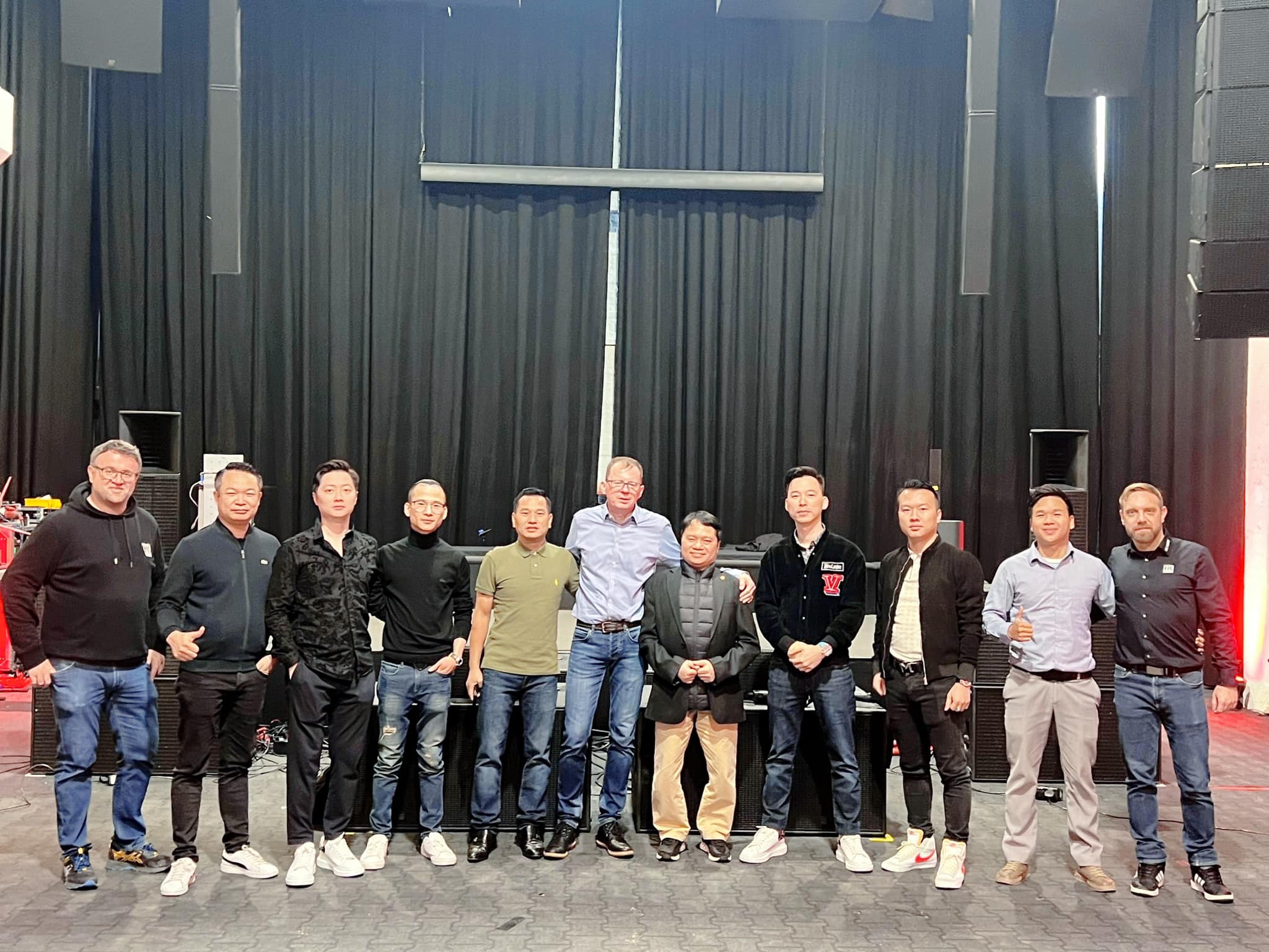 𝐇𝐊 𝐀𝐮𝐝𝐢𝐨 𝐕𝐢𝐞̣̂𝐭 𝐍𝐚𝐦 ghé thăm trụ sở công ty HK Audio tại St Wendel Germany