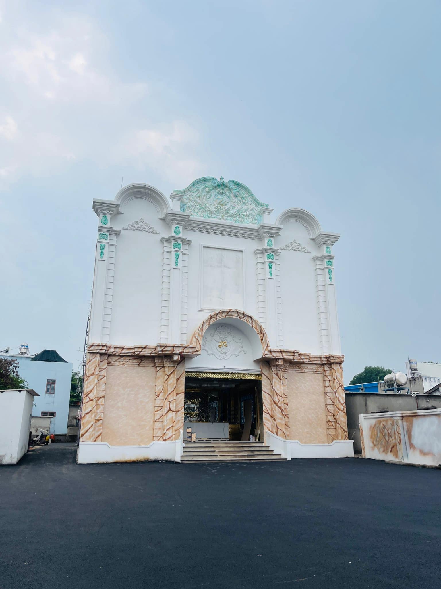 HK không những đi vào Bar mà Vào cả Karaoke phân khúc VVIP  🥇