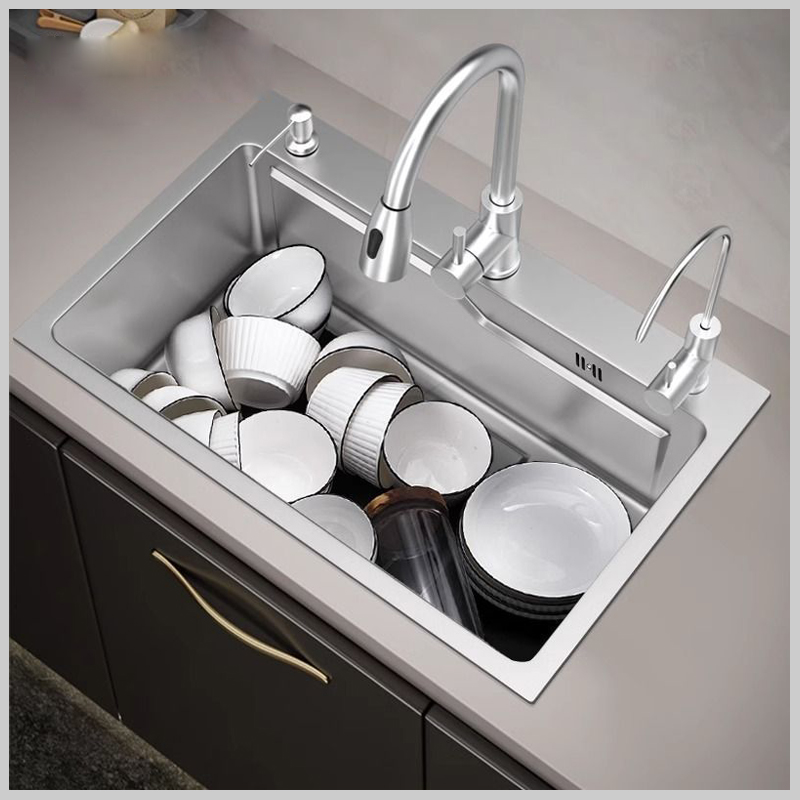 Thiết Kế 1 Hố Rộng CR6846 – Không Vách Ngăn Giúp tối ưu không gian sử dụng: thoải mái rửa nồi chảo lớn