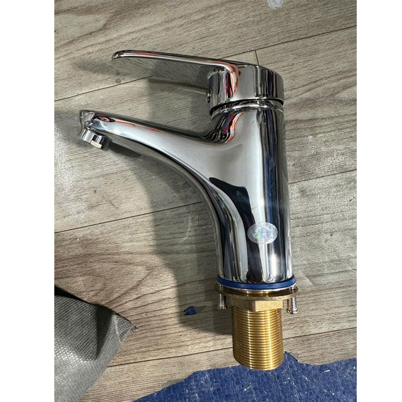 Vòi lavabo nóng lạnh bằng đồng mạ crom cao cấp bền bỉ chống rò rỉ nước