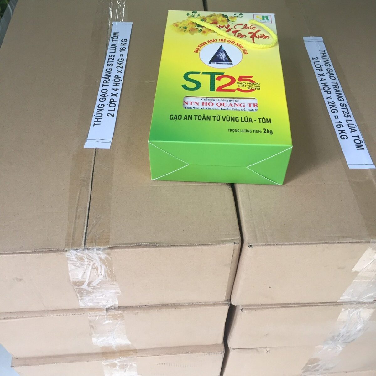 Thùng 8 hộp 2kg Gạo ST25 Lúa Tôm Gạo Ngon nhất Thế Giới / Combo 2 hộp Gạo ST25 gạo an toàn từ vùng Lúa Tôm 2kg