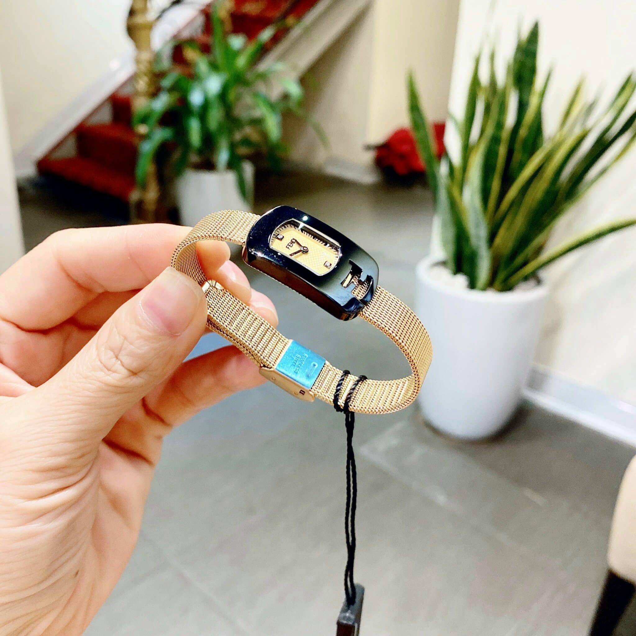 ĐỒNG HỒ NỮ FENDI F347625000D1 CHAMELEON BLACK QUARTZ DÂY MESH