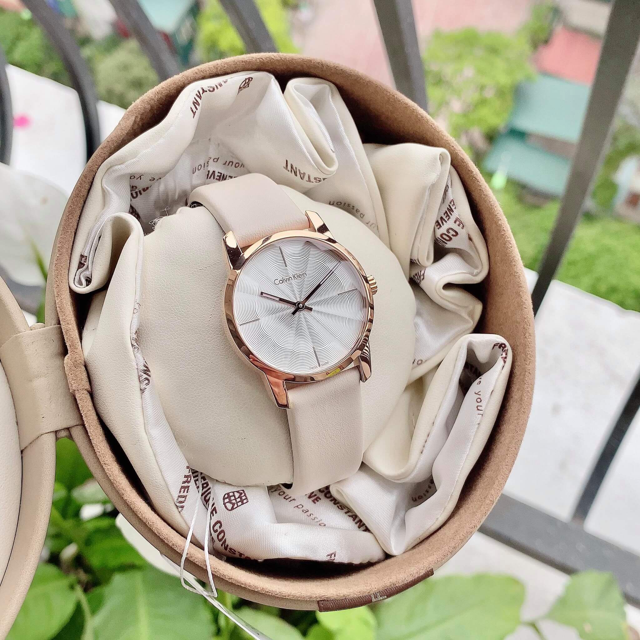 ĐỒNG HỒ NỮ CALVIN KLEIN CITY QUARTZ BEIGE K2G236X6 31MM
