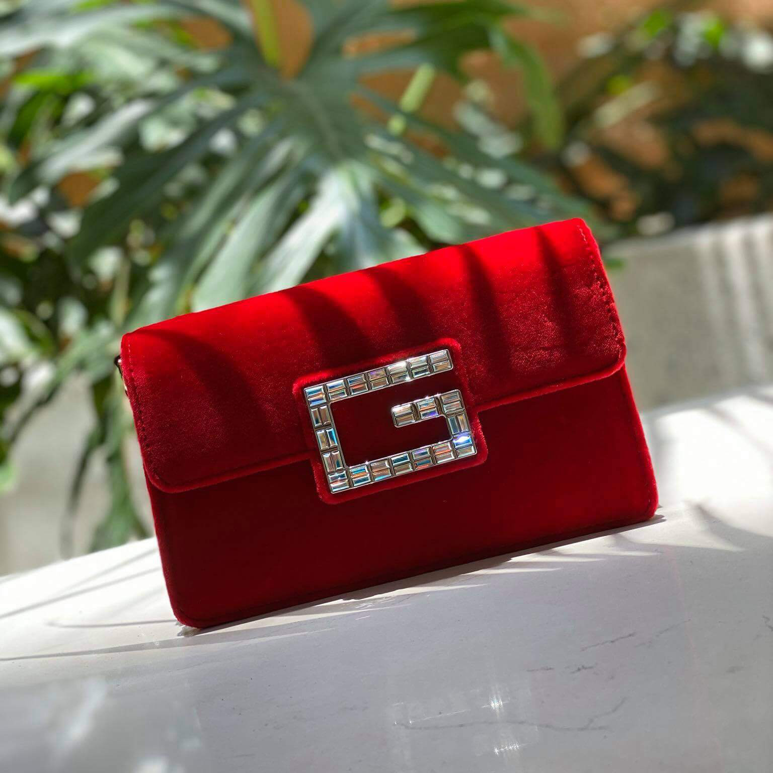 Túi Gucci red Broadway velvet crystal G shoulder bag 5442429STCX8791
