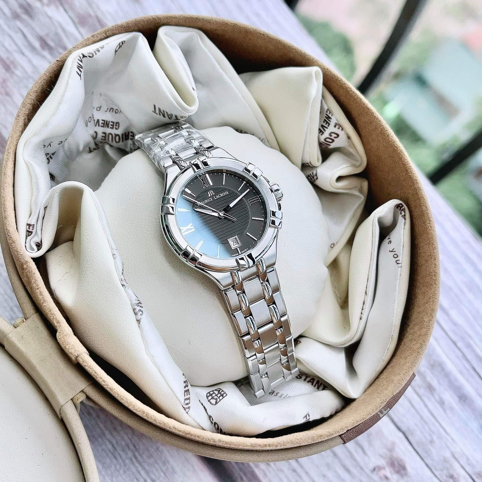 ĐỒNG HỒ NỮ MAURICE LACROIX AI1004-SS002-330-1 AIKON QUARTZ