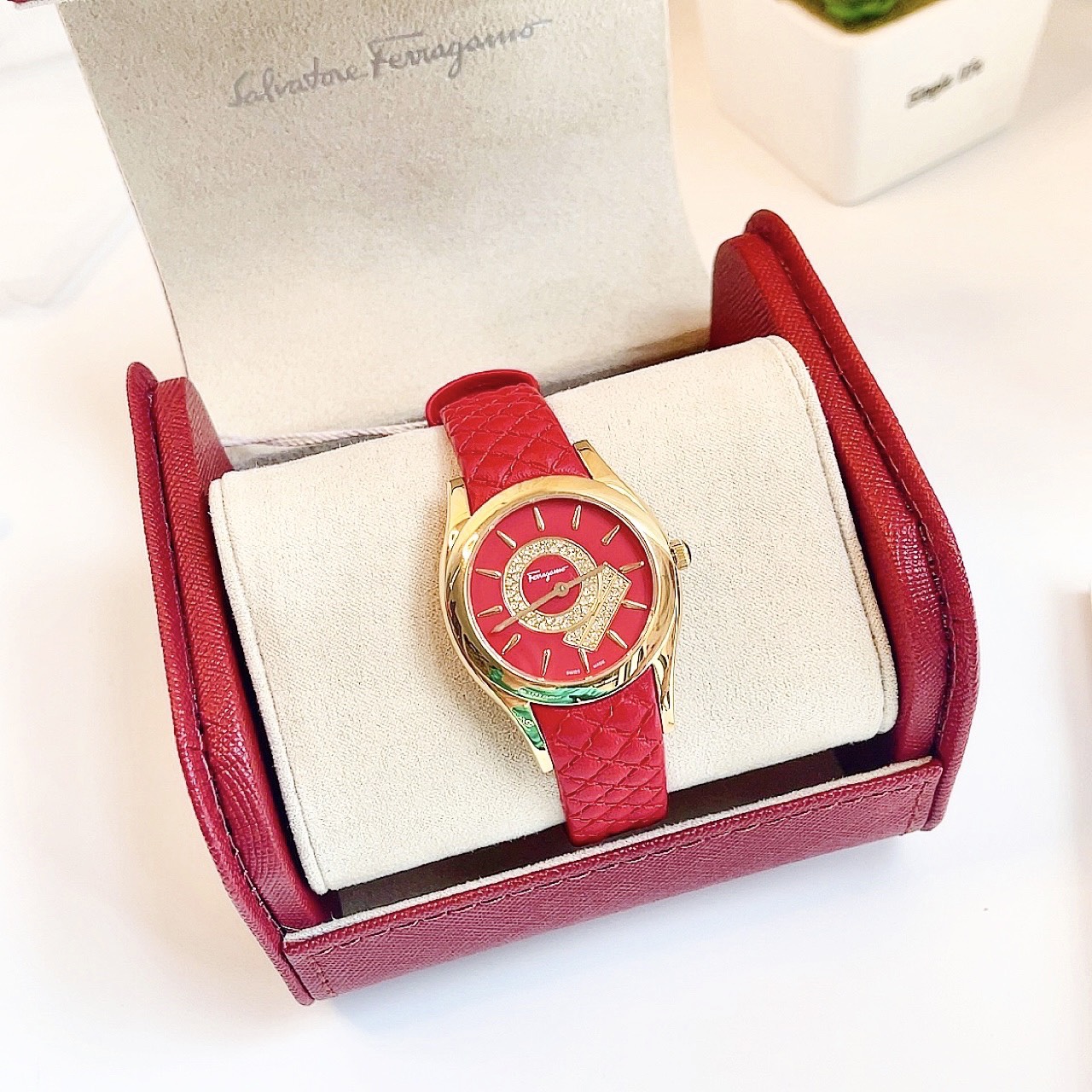 ĐỒNG HỒ NỮ SALVATORE FERRAGAMO FG4070014 LIRICA DIAMOND RED DIAL