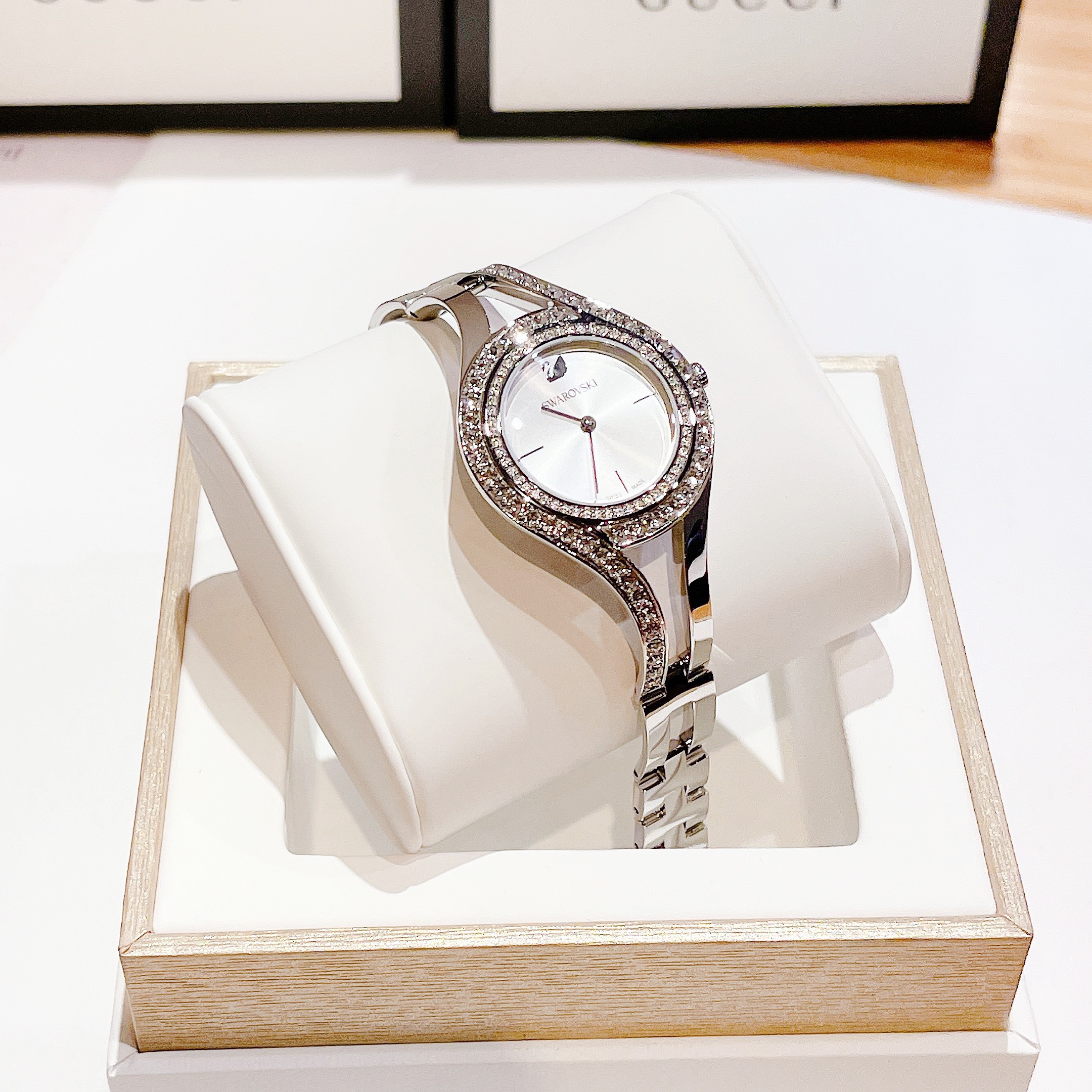 NG H N SWAROVSKI ETERNAL METAL BRACELET 5377545
