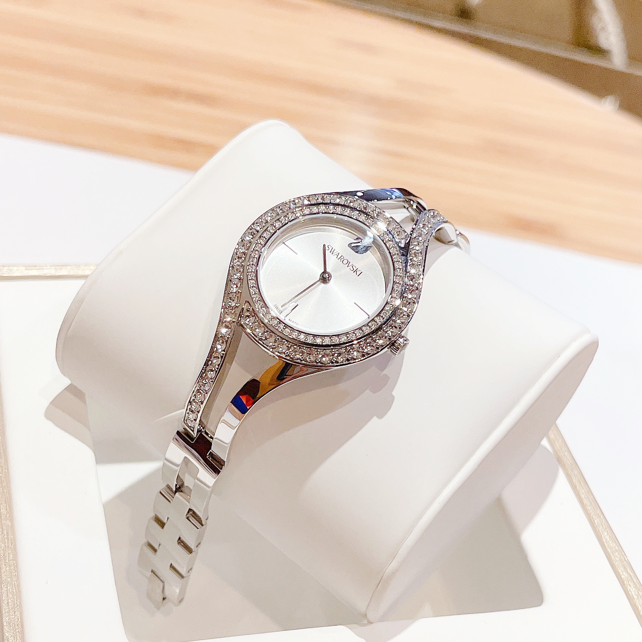 NG H N SWAROVSKI ETERNAL METAL BRACELET 5377545