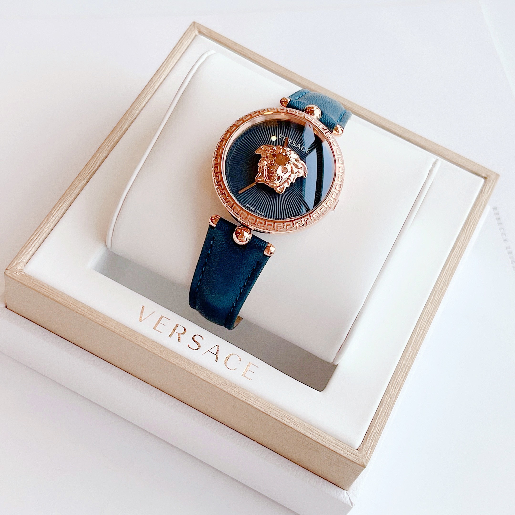 ĐỒNG HỒ NỮ VERSACE PALAZZO EMPIRE TEAL LEATHER WATCH 34MM VECQ00318