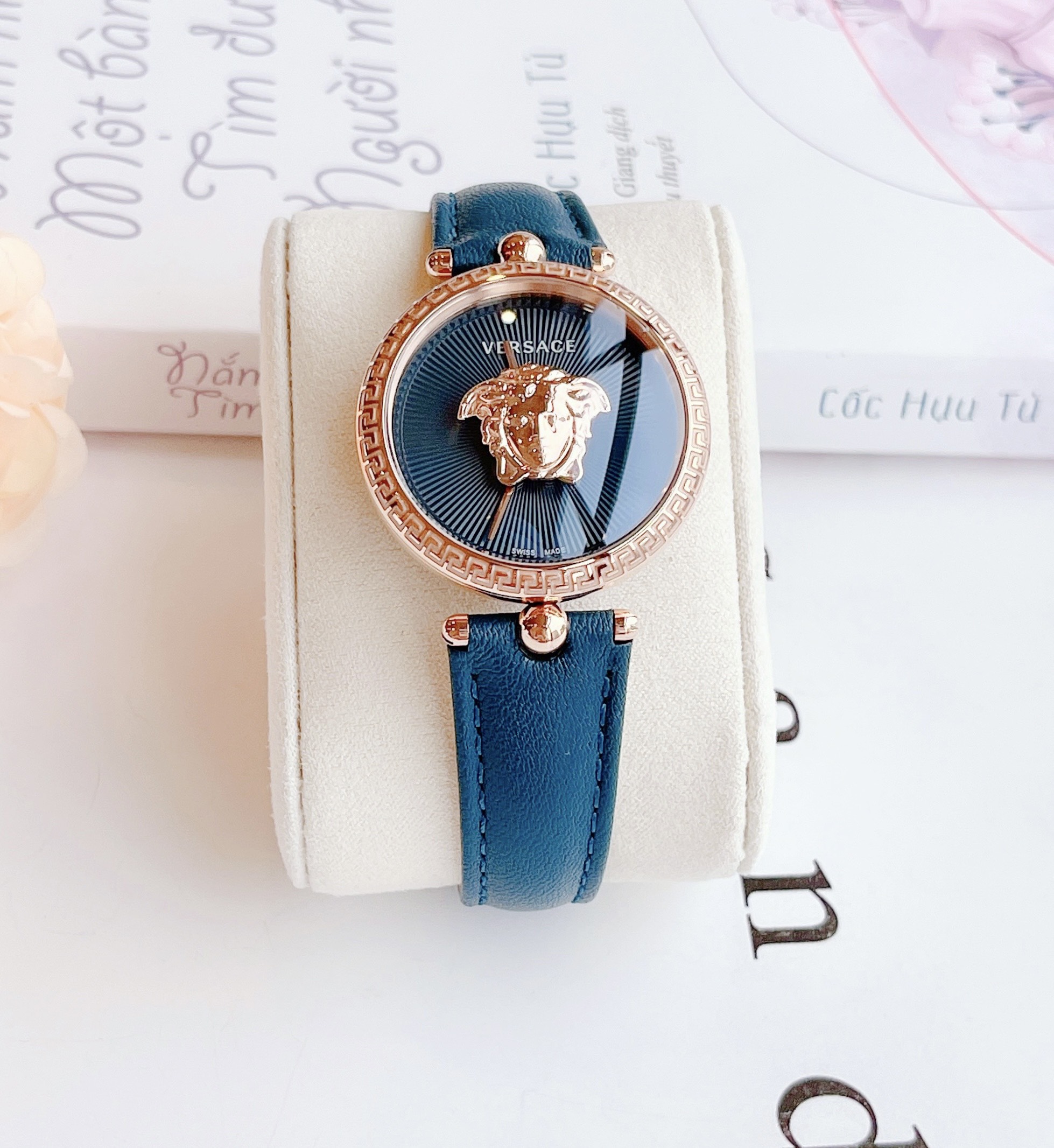 ĐỒNG HỒ NỮ VERSACE PALAZZO EMPIRE TEAL LEATHER WATCH 34MM VECQ00318