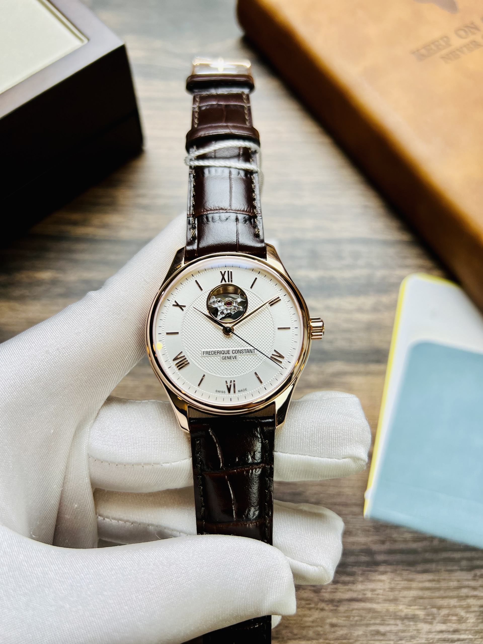 ĐỒNG HỒ FREDERIQUE CONSTANT HEART BEAT FC-310MV5B4 DÂY DA