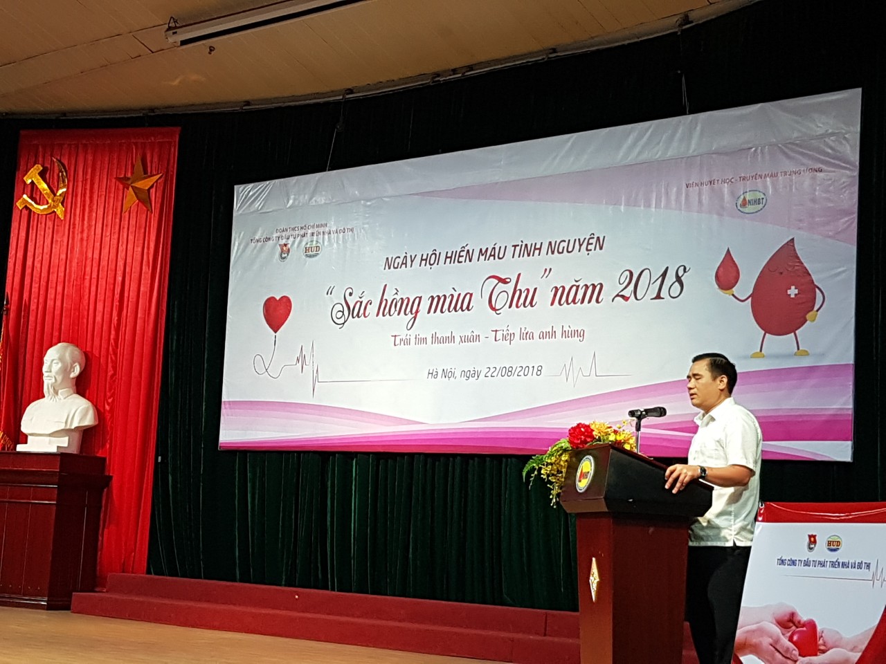 Đoàn viên HUD3.3 tham gia ngày hội hiến máu 