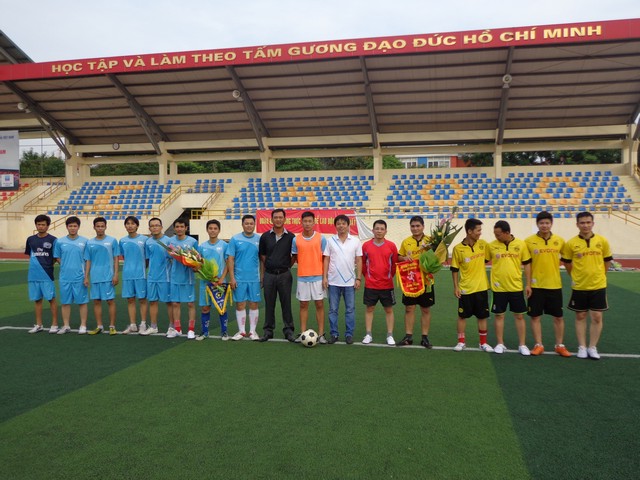 Giao hữu bóng đá HUD3.3 – HUD8 chào mừng Quốc khánh 02/9/2013