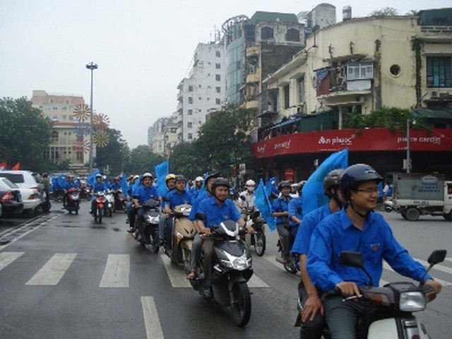 Đoàn viên, thanh niên Chi đoàn Công ty HUD3.3 tham gia Ngày hội thanh niên với văn hoá giao thông