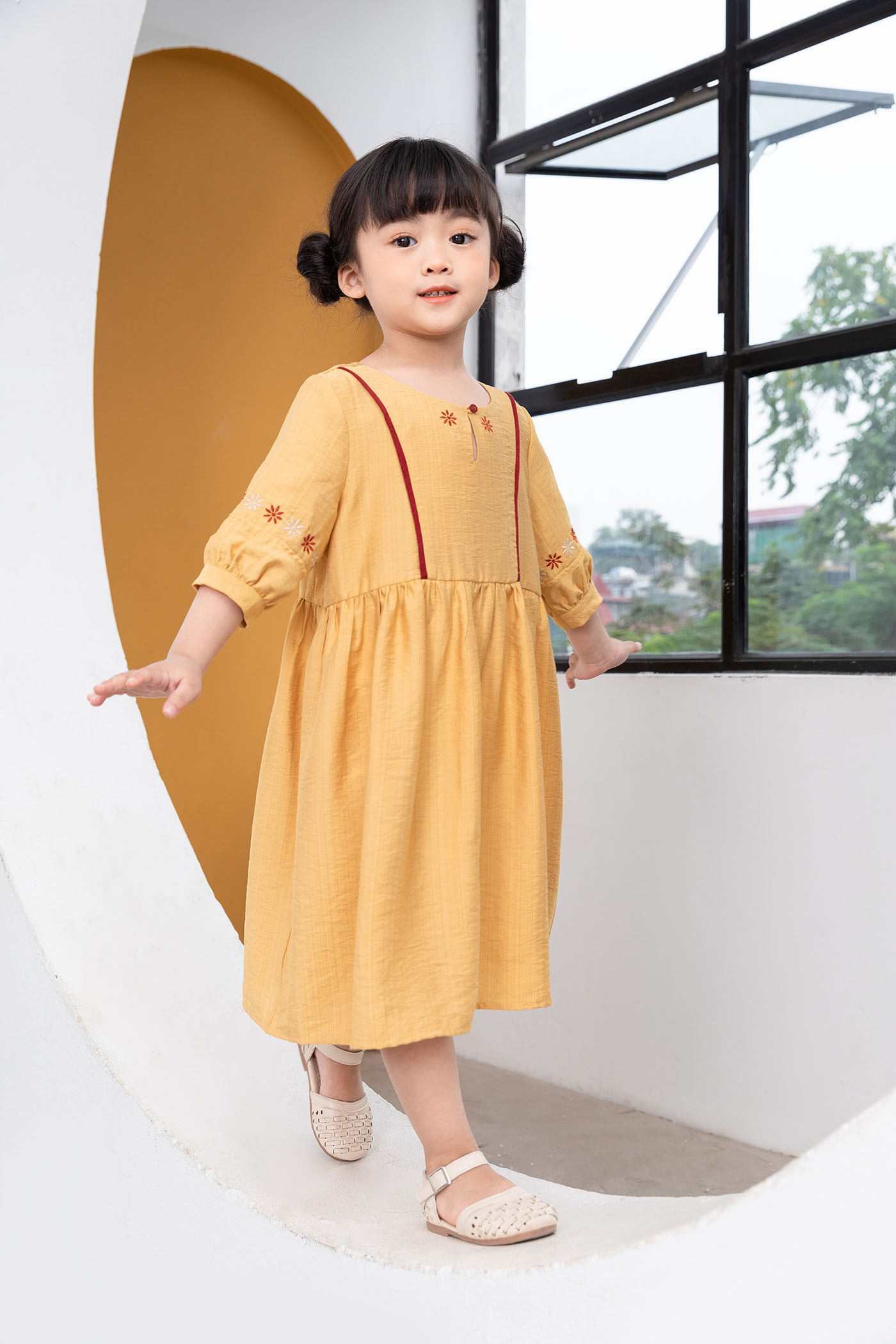 Váy bé gái ngắn tay thêu Freedy - KVN1208