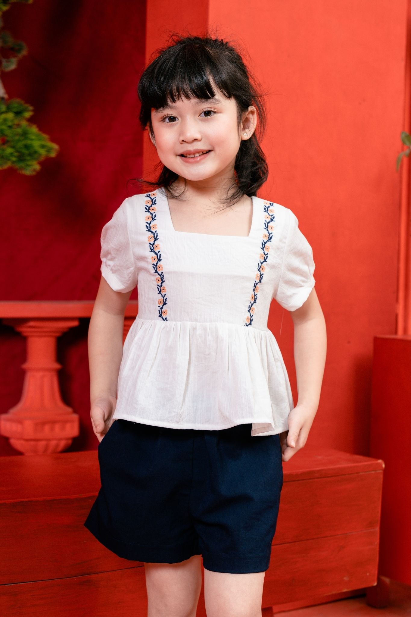 Áo ngắn tay bé gái thêu dây hoa - KAN2208