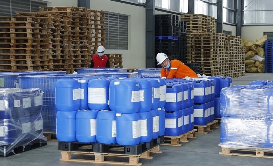 Đề xuất bãi bỏ một số quy định trong quản lý, thông quan hóa chất nhập khẩu