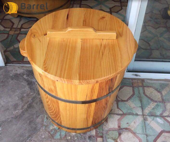vì sao nên dùng thùng gỗ đựng gạo