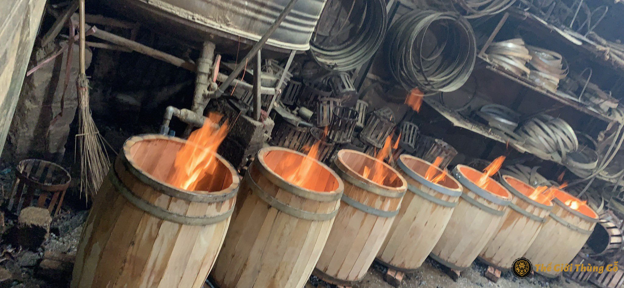 thùng gỗ sồi ngâm rượu