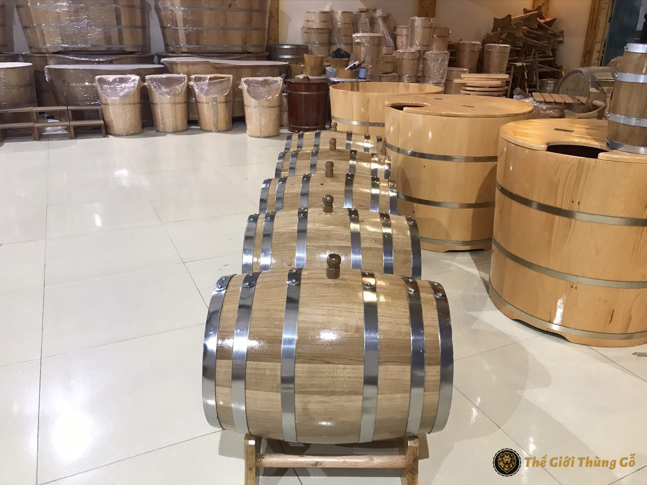 mua thùng rượu gỗ sồi