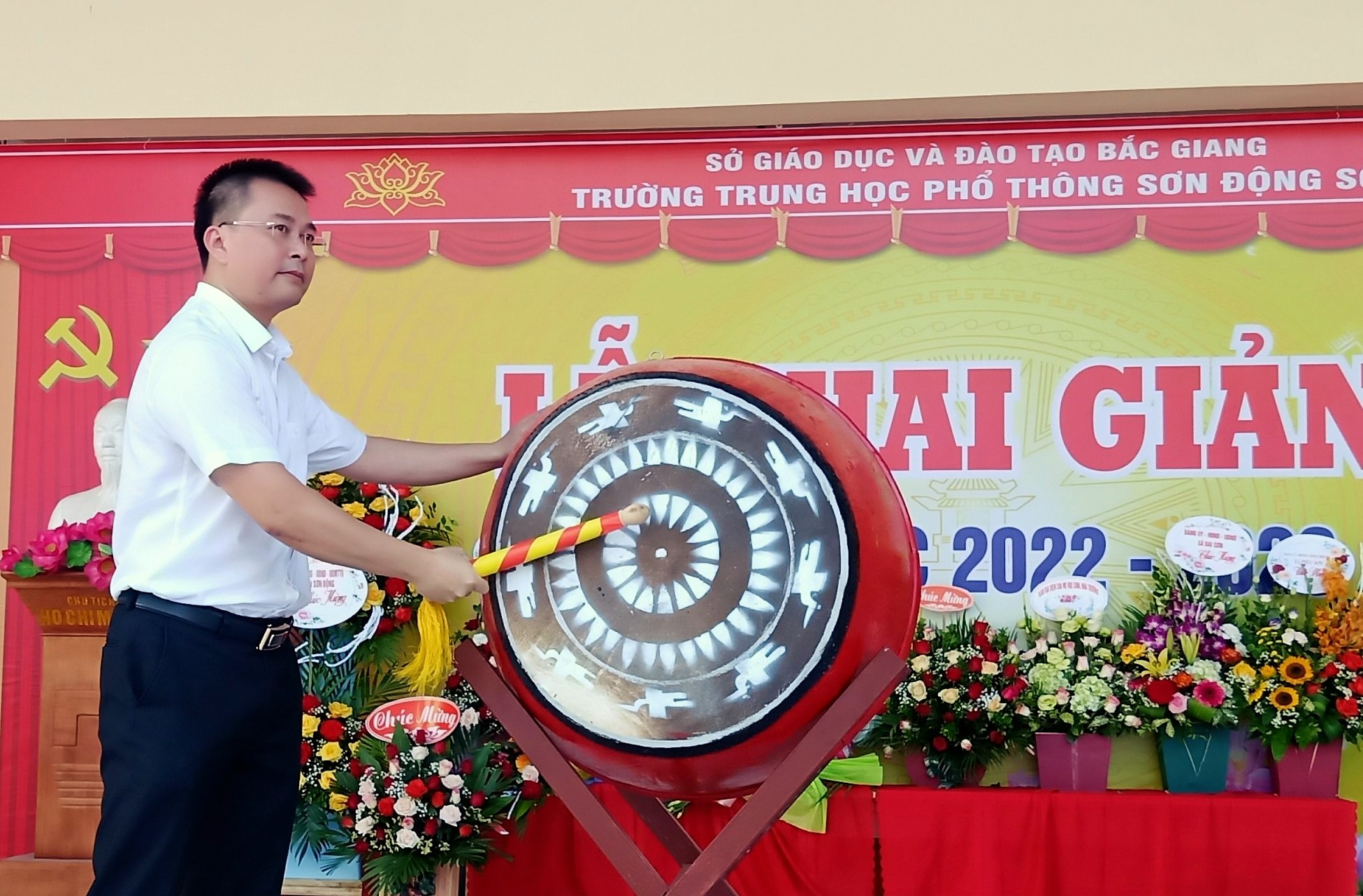 trống trường khai giảng