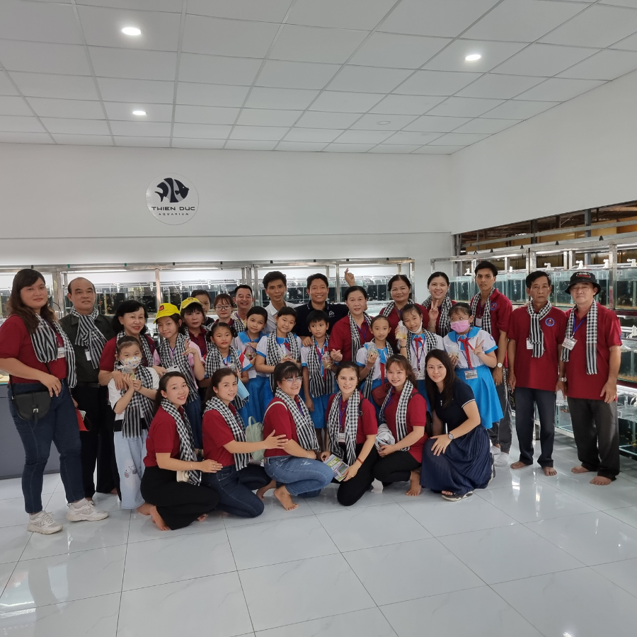 KHÁCH THAM QUAN TRẠI CÁ CẢNH THIÊN ĐỨC DỊP LỄ