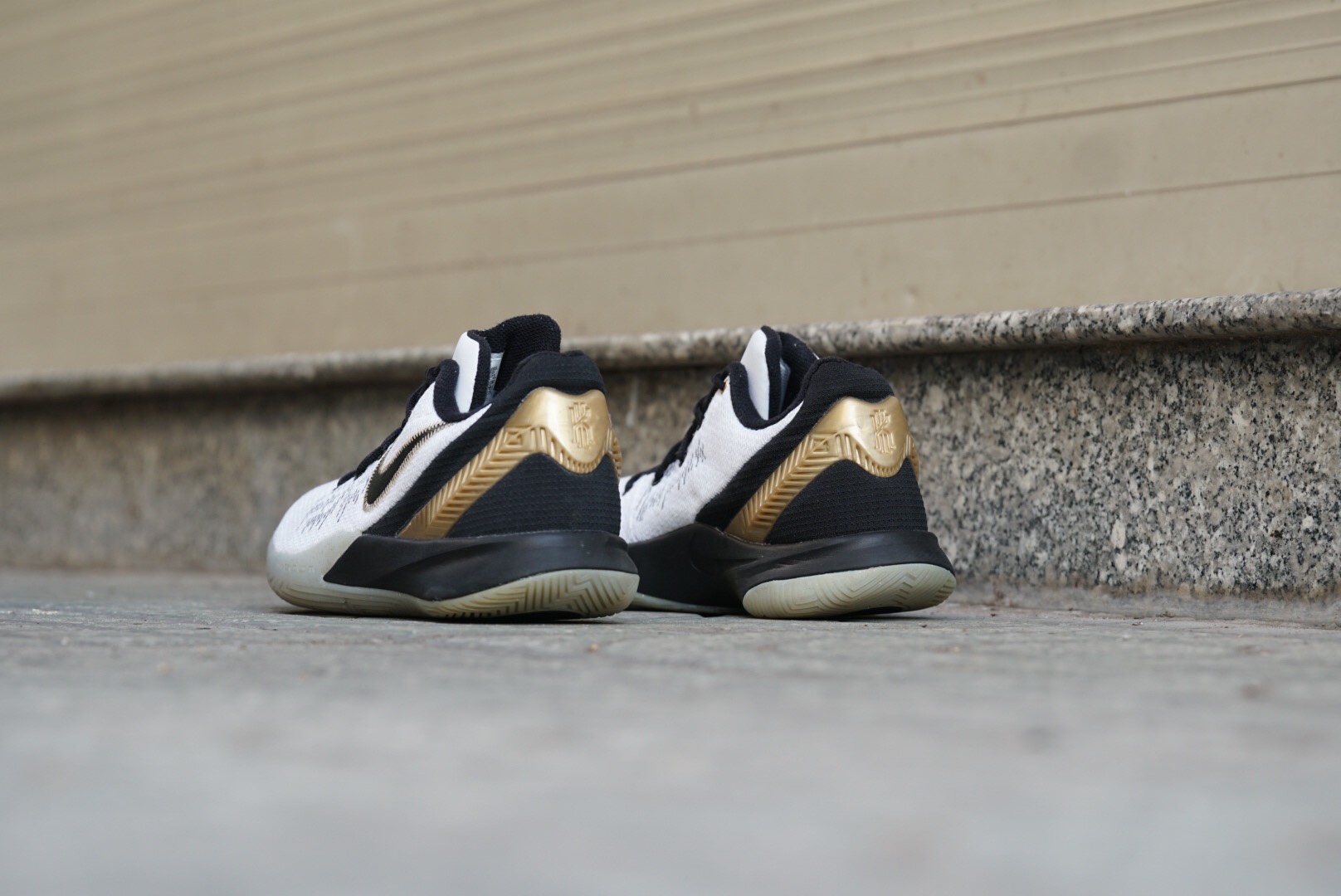 kyrie flytrap 2 metallic gold