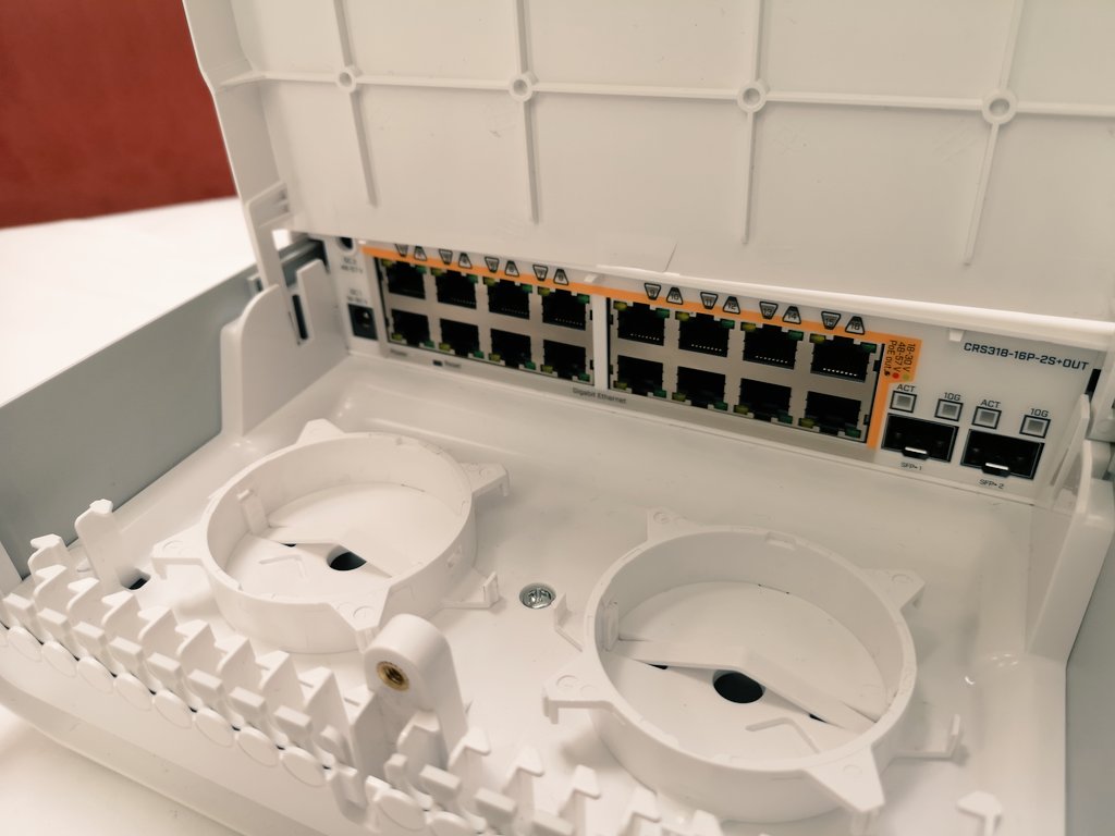 Switch PoE 16 cổng, 2 cổng sfp, 16 cổng gigabit hỗ trợ PoE, tổng công suất 316Wat,