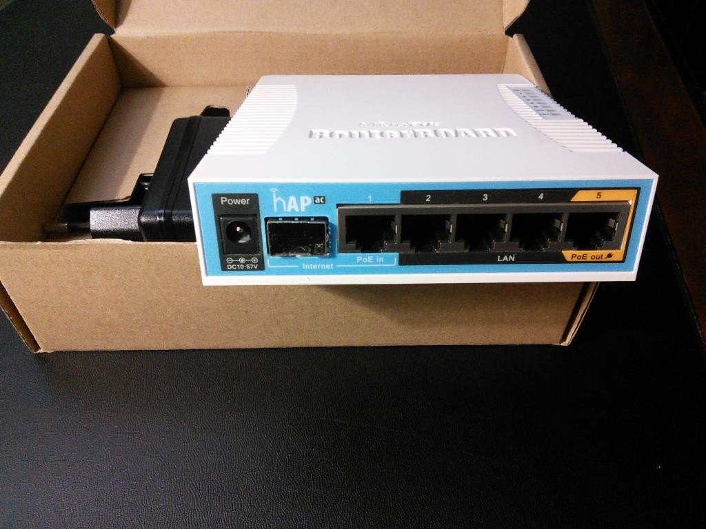 hAP ac with 720MHz CPU, 128MB RAM, 5x Gigabit LAN, 1SFP, built-in 2.4Ghz 802.11b/g/n three chain wireless with integrated antennas, built-in 5Ghz 802.11ac three chain wireless with integrated antenna, SFP cage, USB, desktop case, PSU, RouterOSConcurrent users: ~ 70-90 users