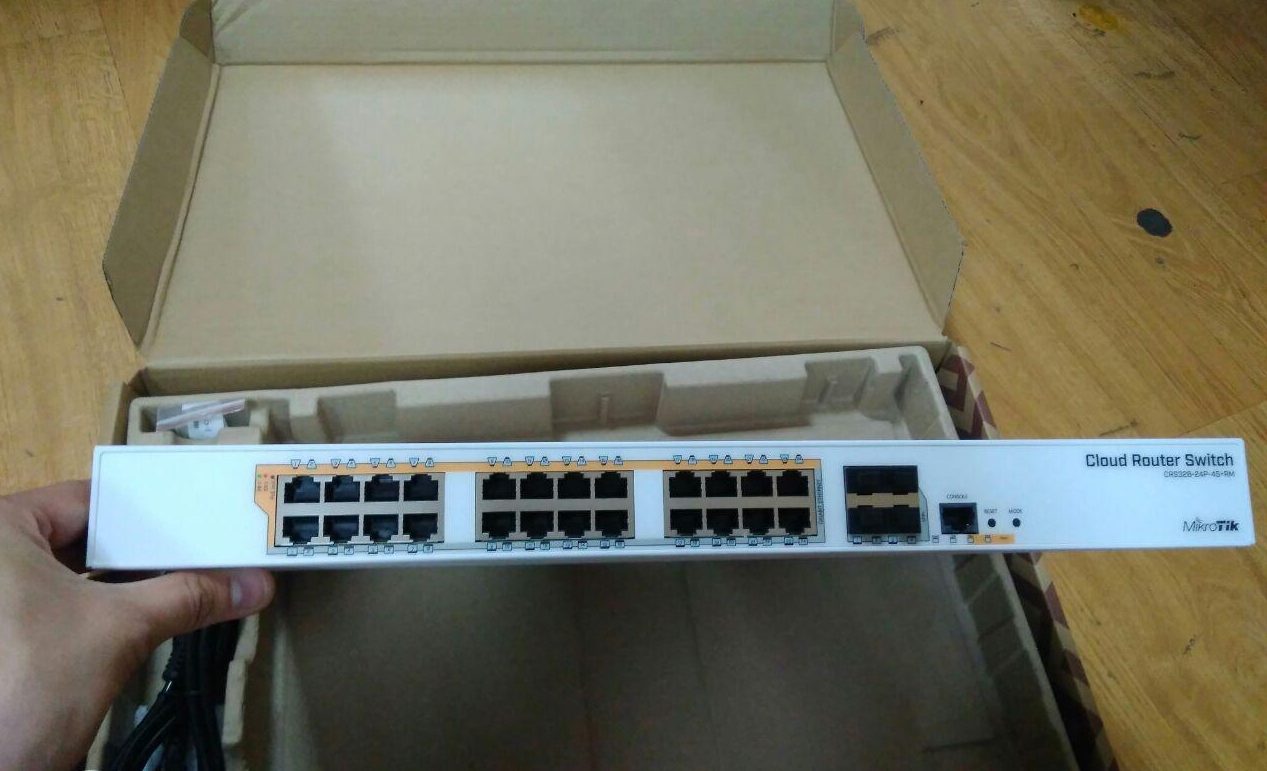 Switch PoE 24 cổng, 4 cổng sfp, 24 cổng gigabit hỗ trợ PoE, tổng công suất 496Wat