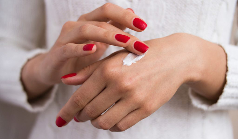 Cách chăm sóc da tay trắng mịn - dưỡng ẩm