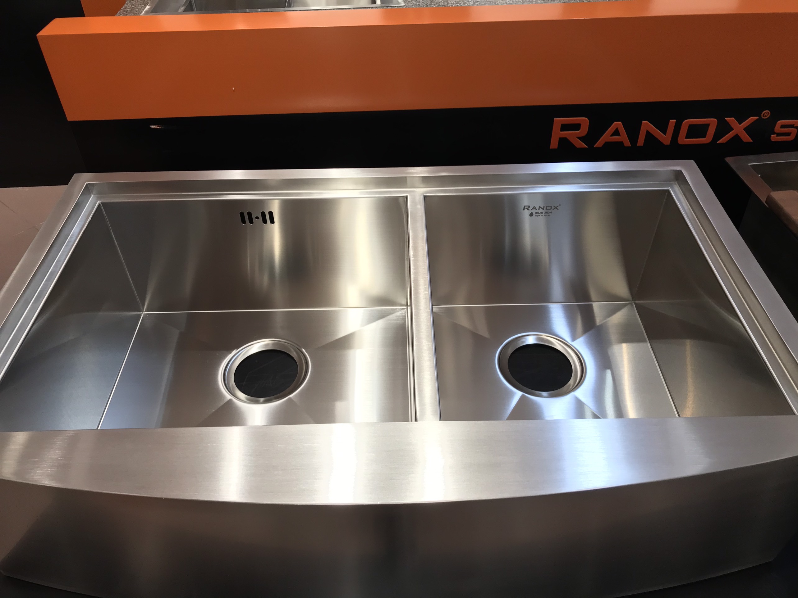 Chậu rửa bát hai hố lệch RN4499