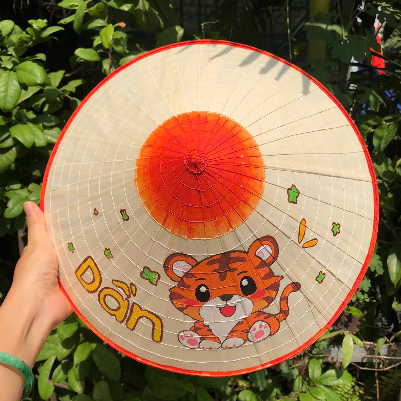 Nón lá vẽ 12 con giáp - Nón lá Huế
