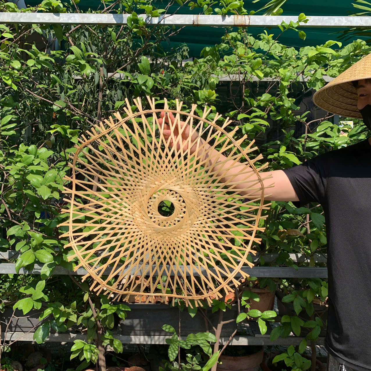 Chụp Đèn Tre Lá Sen Đơn Trang Trí Nhà hàng, Khách Sạn, Quán Cafe, Homestay