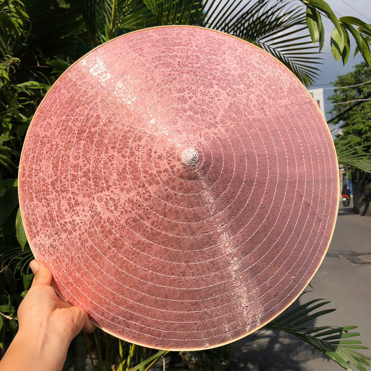 (16 vòng - 42cm )Nón lá LỤA đẹp - Nón lụa 2 lớp dày chắc chắn dùng che nắng/ chụp ảnh (có sẵn dây nón)