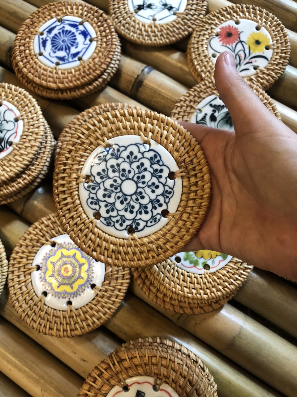 Lót mây sứ 9cm làm quà tặng decor xinh xắn (nhiều mẫu) - Ceramic Coaster