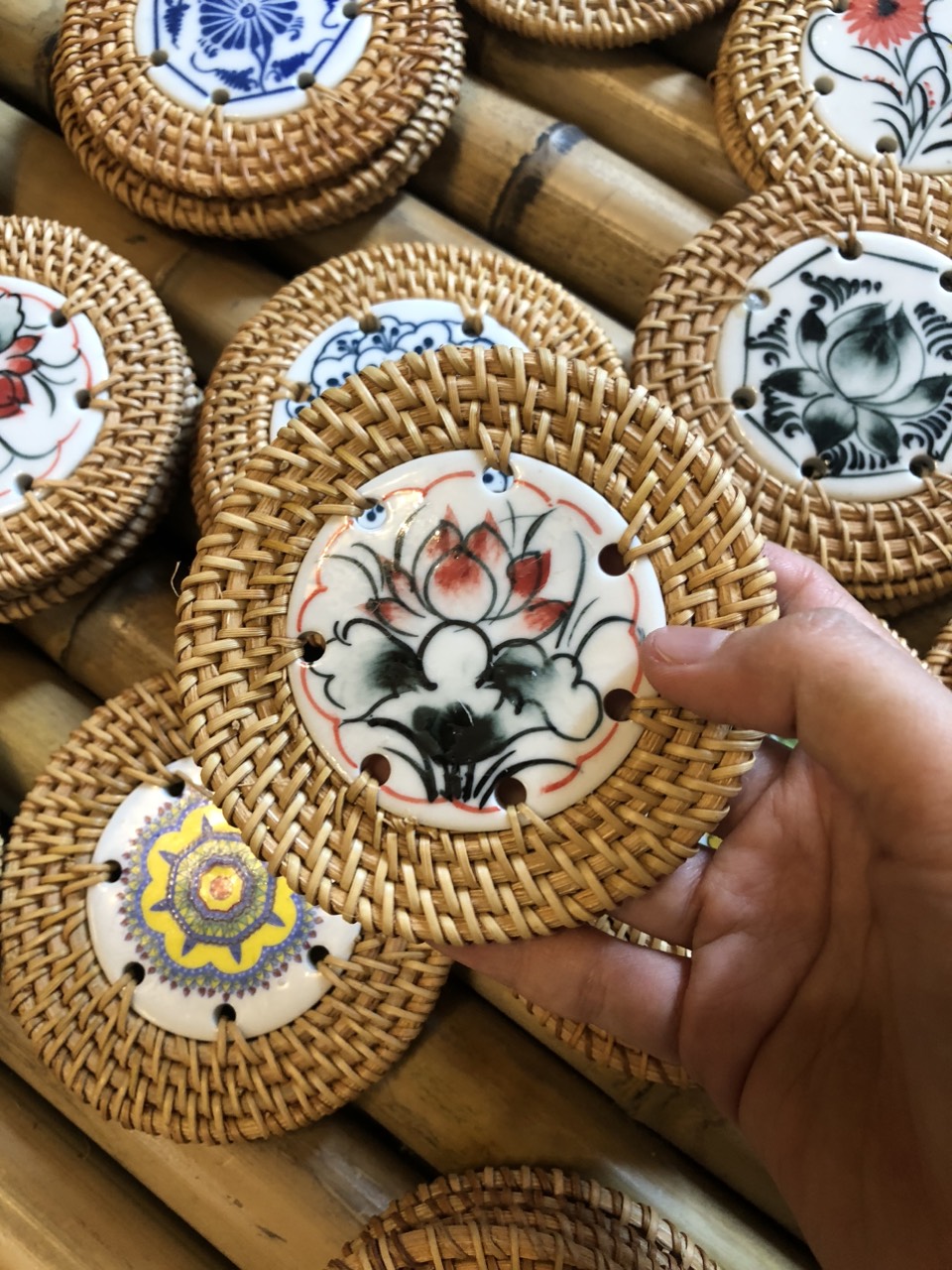 Lót mây sứ 9cm làm quà tặng decor xinh xắn (nhiều mẫu) - Ceramic Coaster