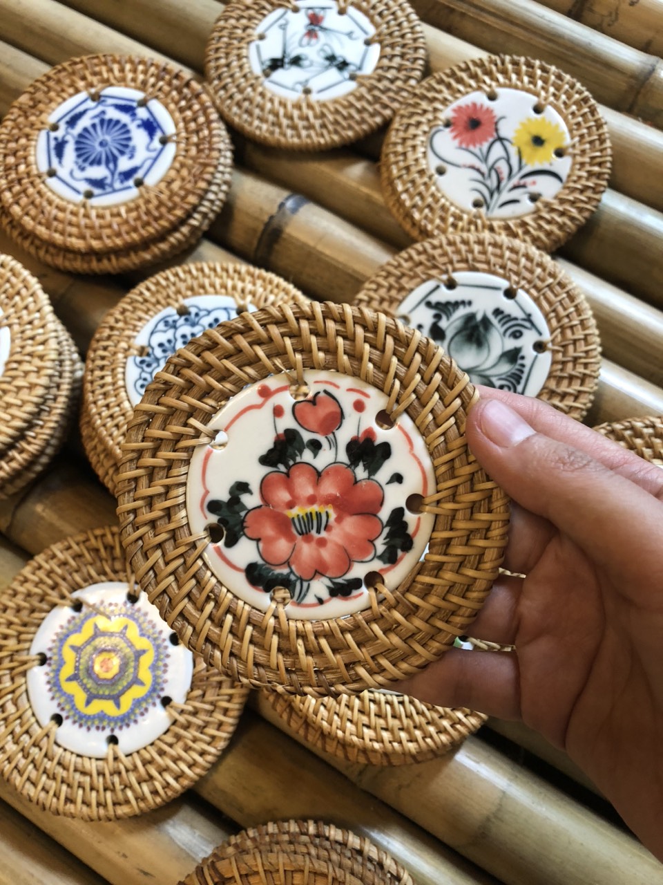 Lót mây sứ 9cm làm quà tặng decor xinh xắn (nhiều mẫu) - Ceramic Coaster