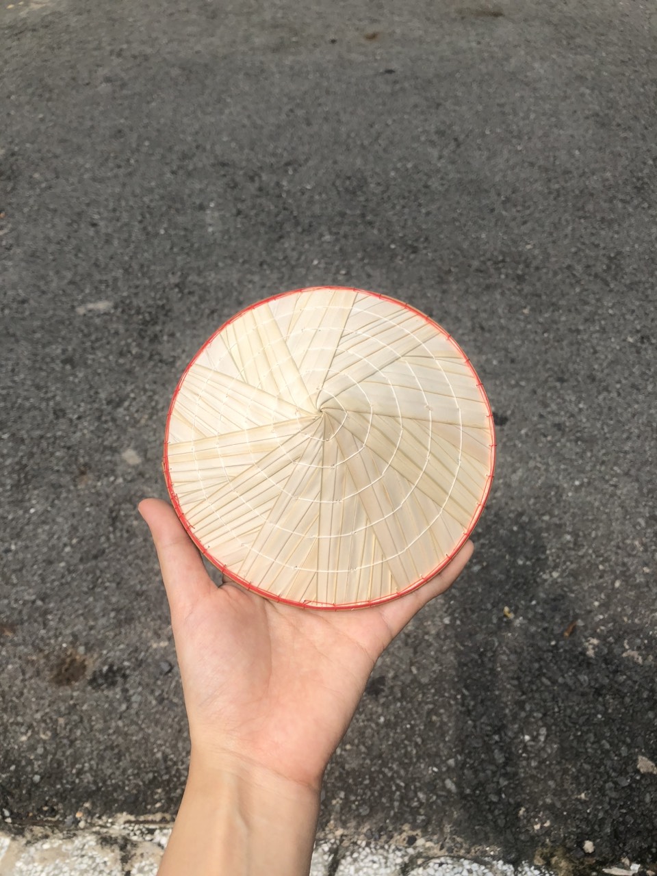 Nón lá Huế trang trí deco phong cách đồng quê -  Nón lá biểu diễn văn nghệ nhiều kích thước