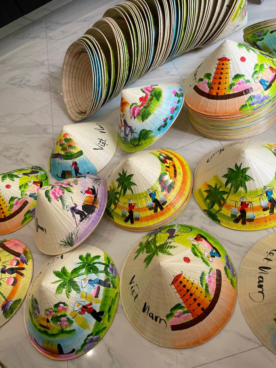 Nón lá Huế vẽ trang trí decor phong cách đồng quê -  Nón lá biểu diễn văn nghệ nhiều kích thước
