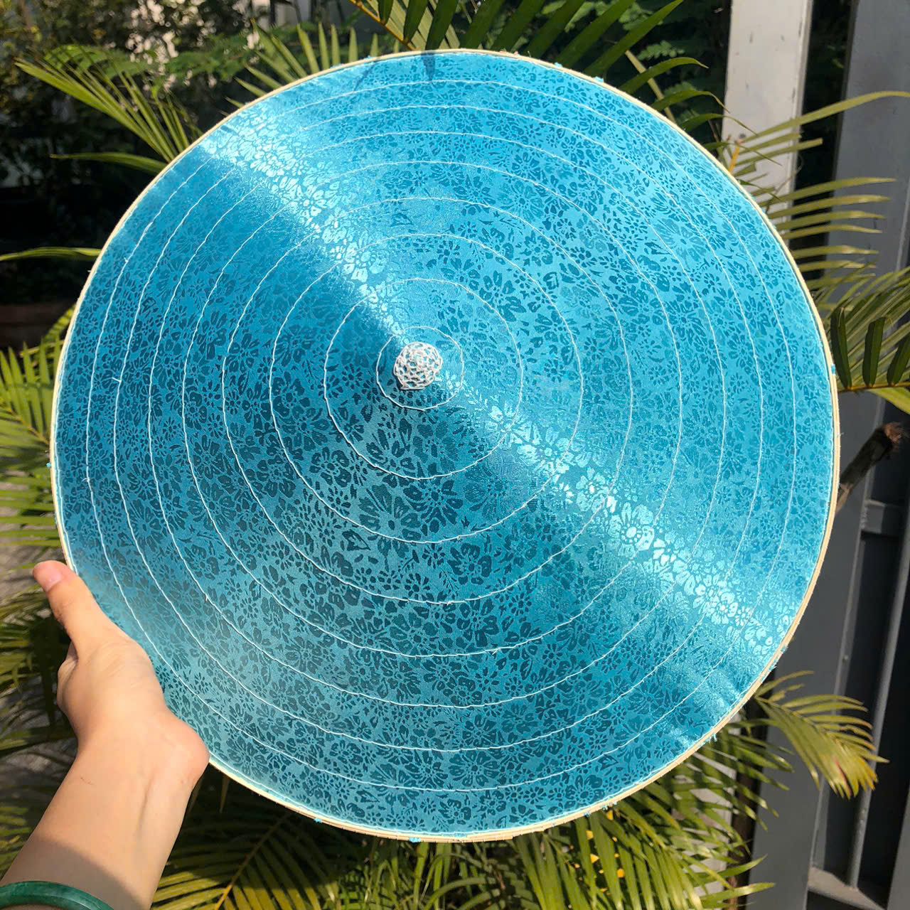 Nón lá LỤA đẹp - Nón lụa 2 lớp dày chắc chắn dùng che nắng/ chụp ảnh (có sẵn dây nón)