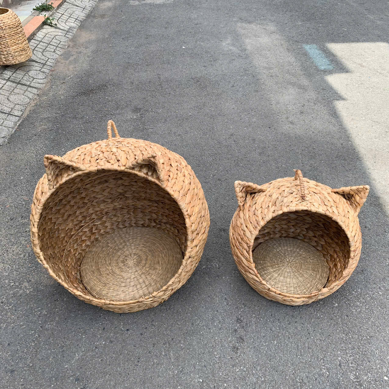 Ổ mèo tròn có tai mèo bằng lục bình có kèm đệm