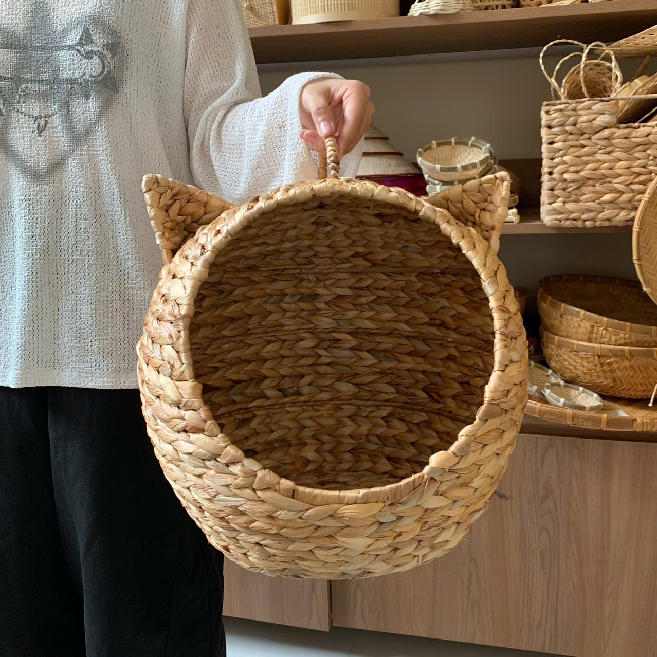 Ổ mèo tròn có tai mèo bằng lục bình có kèm đệm